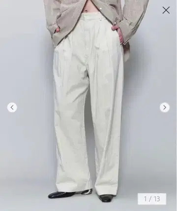 로쿠 베이지 코튼 레이온 턱 팬츠