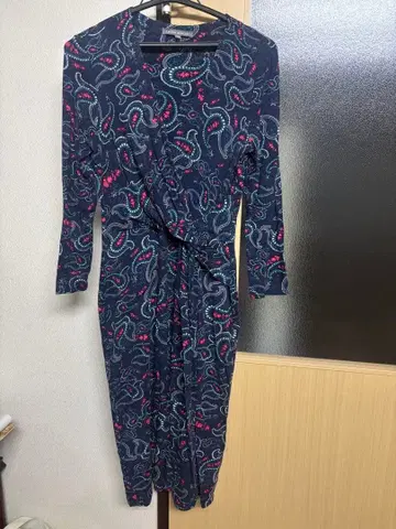 LAURA ASHLEY 네이비 페이즐리 무늬 원피스