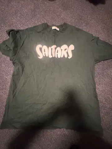 SALTARS 프린트 로고 T셔츠 올리브 그린