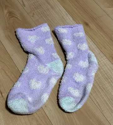 라벤더 도트 무늬 플리스 삭스