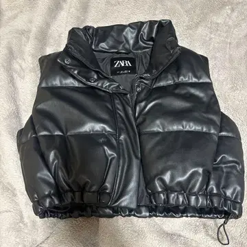 ZARA 숏 기장 다운 자켓