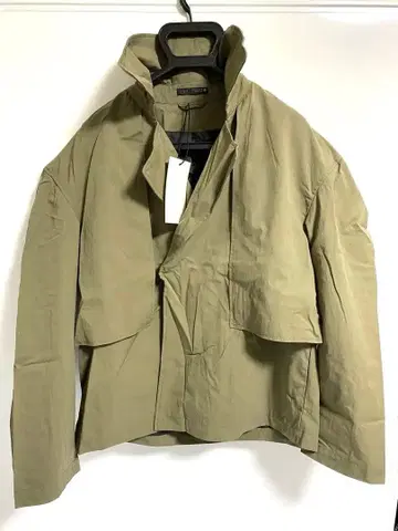 한정 판매 ZARA 미사용 올리브 밀리터리 자켓 S 사이즈