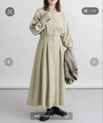 KBF 오픈 카라 박스 플리츠 원피스 베이지 원피스