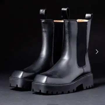 블랙 가죽 사이드 고어 부츠 스퀘어 형태