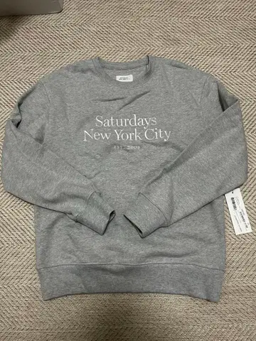 새터데이즈 뉴욕 밀라 로고 맨투맨