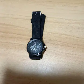 블랙 아날로그 쿼츠 손목시계