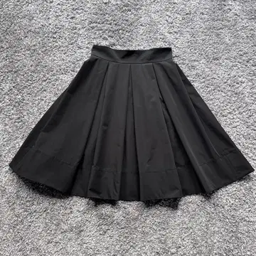 FOXEY NY 40 블랙 착용 스커트