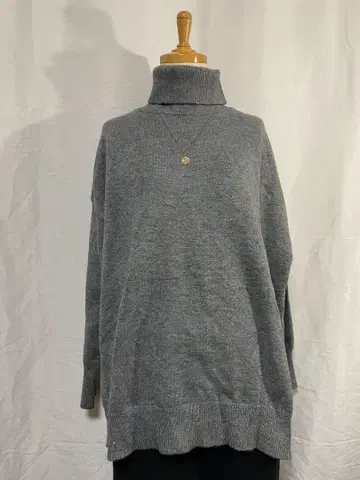 그레이 터틀넥 니트 오버 사이즈