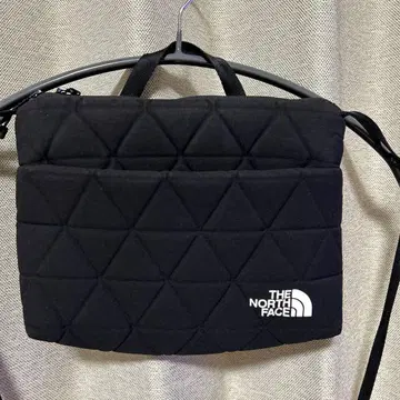 THE NORTH FACE 퀼팅 숄더백 블랙