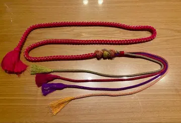 [성인식 SALE] 여러 색 방울이 달린 허리띠