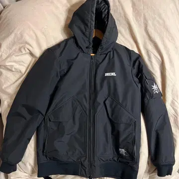 Back Channel nylon 3layer hooded jacket