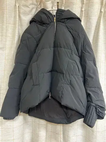 블랙 다운 자켓 후드 부착