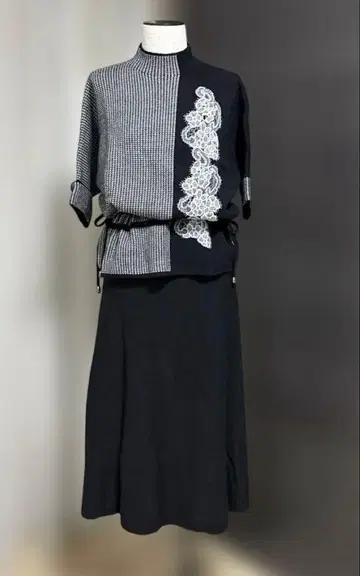 따끔거리지 않는 니트 셋업. 레이스 풀오버 + 니트 스커트