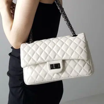 퀼팅 체인 스퀘어 숄더백 화이트