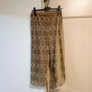 브라운 계열 기하학 패턴 캐주얼 팬츠