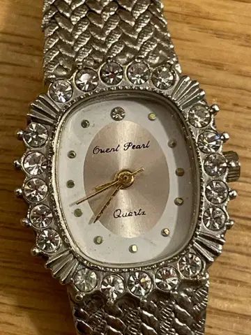 Orient Pearl 쿼츠 손목시계 크리스탈 장식