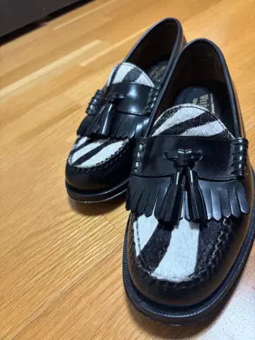 WEejuns 제브라 패턴 프린지 로퍼