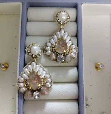 MAYGLOBE 드롭형 비즈 귀걸이 핑크 베이지