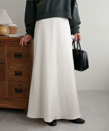 디스코트 새틴 플레어 스커트