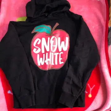 스노우 화이트 후드티