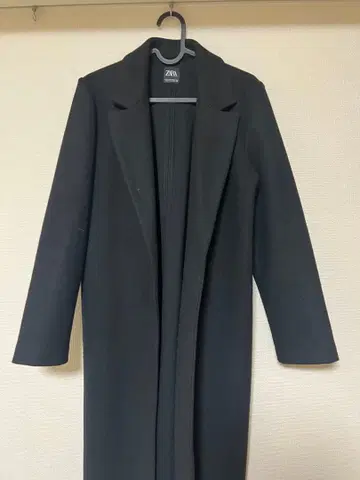 ZARA 블랙 체스터 코트