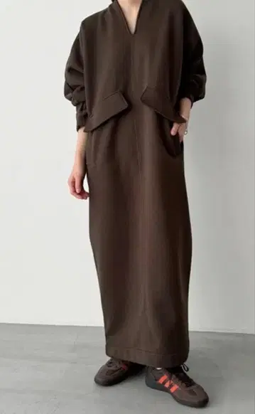 REDCHOPWORKS 레드초프웍스 V넥 포켓 원피스