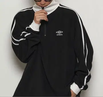 UMBRO 엄브로 별주 UMBRO 원포인트 로고 자수 하프 지퍼