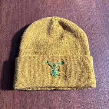머스타드 니트 모자 자수 로고 포함