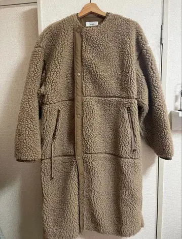 HYKE 보아 롱 코트 베이지