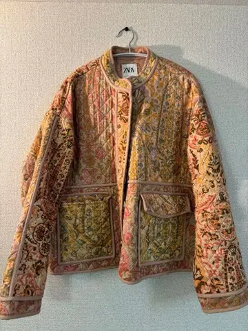 ZARA 퀼팅 자켓 핑크 다색 자수