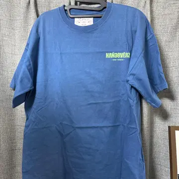 파란색 T셔츠 로고 그래픽 프린트