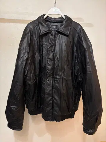 블랙 레더 봄버 자켓 충전솜