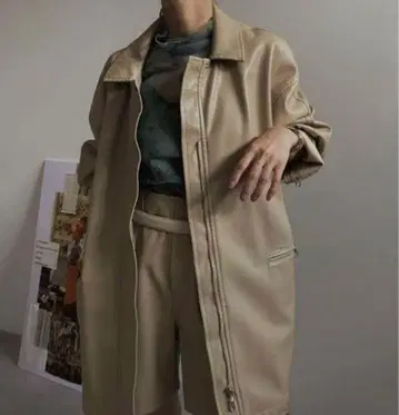 AMERI GENTLE FAKE LEATHER JACKET 베이지