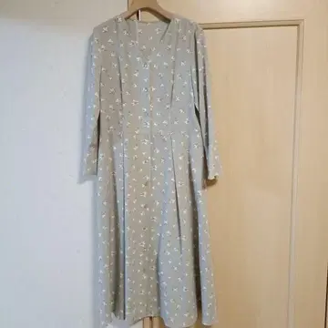 꽃무늬 긴팔 원피스 그레이 계열