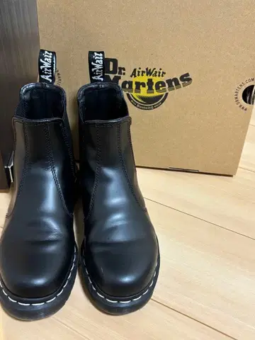 닥터마틴 화이트 스티치 첼시 부츠