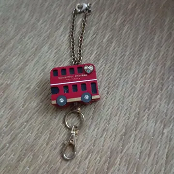 사만사 타바사 빨간색 버스 모양 키링
