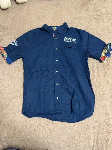 Gotcha 반팔 셔츠 네이비 플라워 무늬