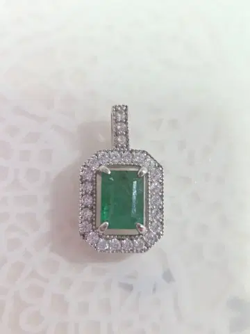 연말 세일! 에메랄드 펜던트 탑 펜토프