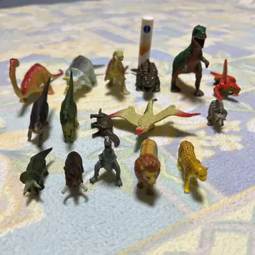 공룡과 동물의 피규어 세트 약 16개