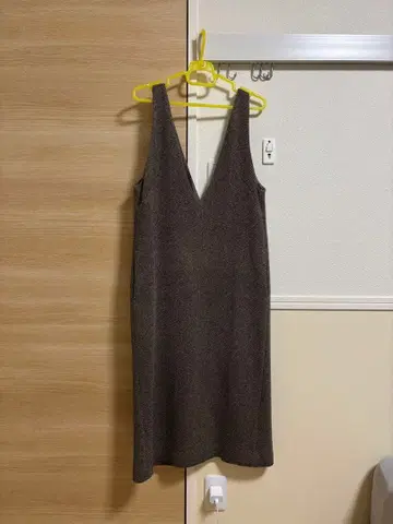 새상품급 NOBLE 스트레이트 V넥 원피스