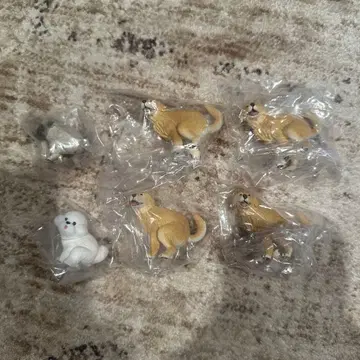 굼벵이 2 피규어 세트