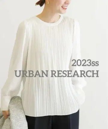 [ 새상품급 ] 어반 리서치 크루넥 플리츠 블라우스 화이트 펄 버튼