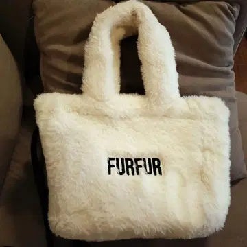 FURFUR 퍼 숄더백 화이트