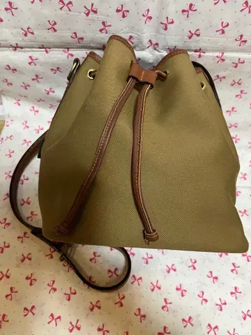 brady 브레디 카키 복조리형 숄더백