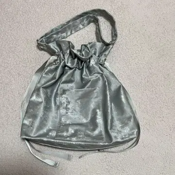 새상품 미사용품 오파크 클립 실버 숄더백