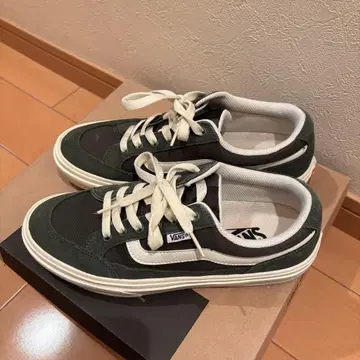 VANS 다크 그린 스니커즈 24.0cm