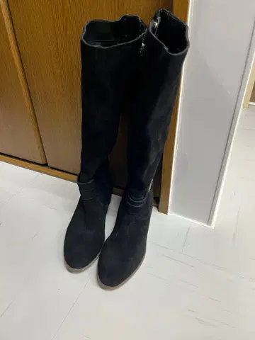 블랙 스웨이드 롱 부츠 사이드 지퍼 포함