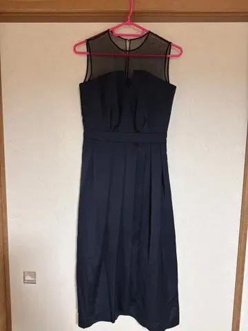 파티 드레스 블랙 슬리브리스