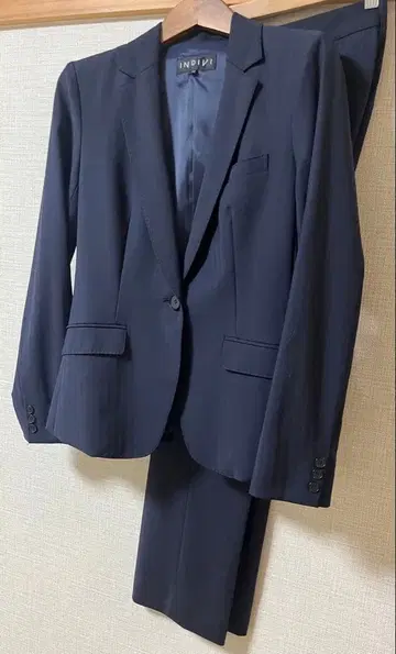 INDIVI 네이비 스트라이프 수트 셋업