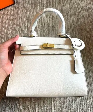 화이트 핸드백 골드락 포함